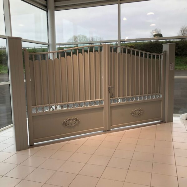 Portail battant en aluminium manuel