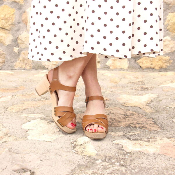 Sandales talon bois cuir camel