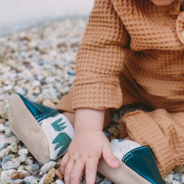 Chaussons bébé en cuir souple Dulse kaki