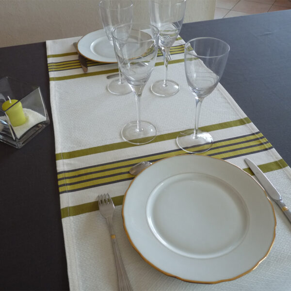 Chemin de table en coton vert amande PUIVERT