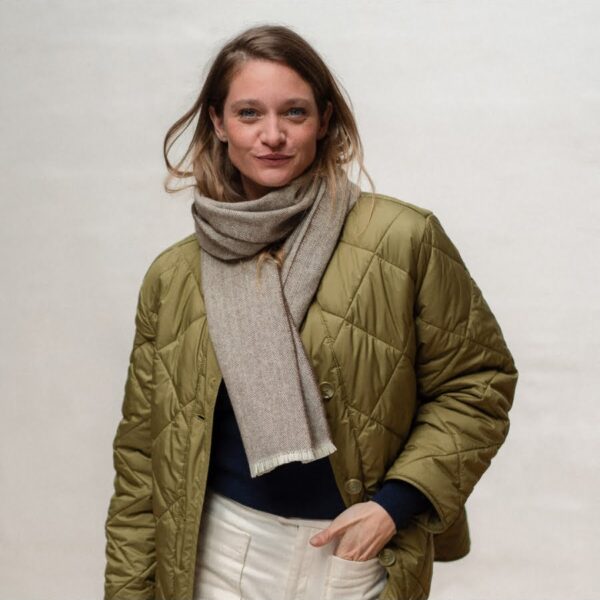 L&rsquo;écharpe en laine française – Chevron beige