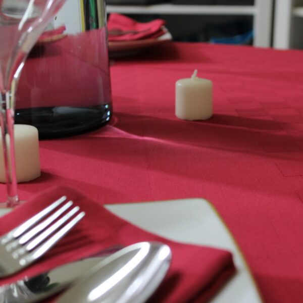 Nappe de table rouge ROQUEFIXADE