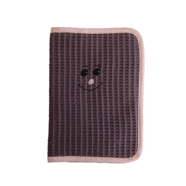 Protège carnet de santé en nid d’abeille étain broderie visage