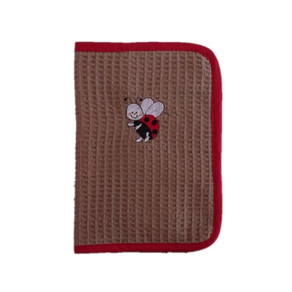 Protège carnet de santé en nid d’abeille mastic broderie coccinelle
